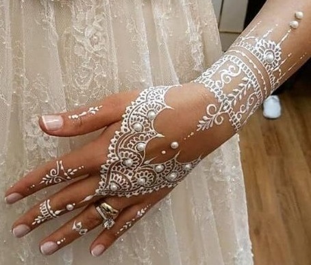 Fashionable Jewelry Unique Mehndi Design for Hands