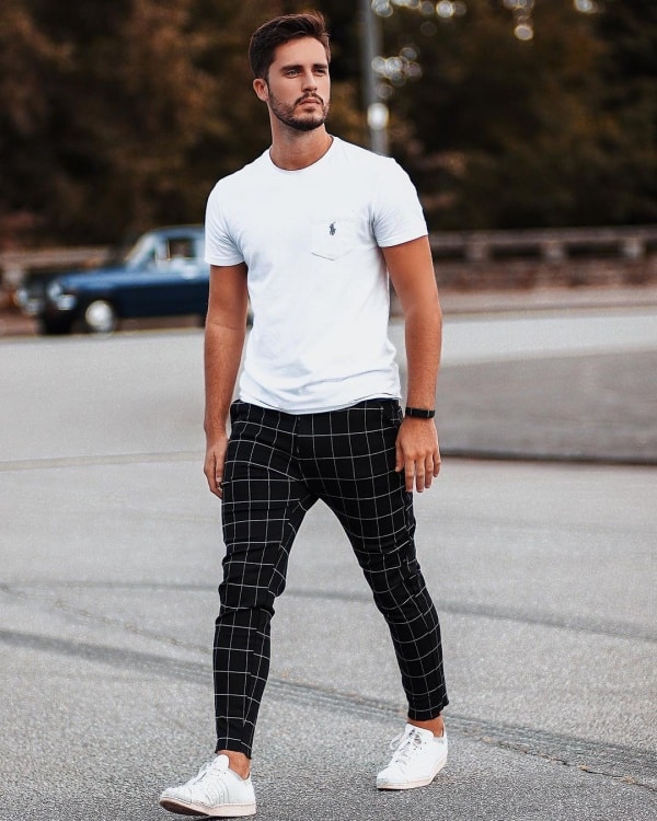 Plaid pants with Loose Neck T-shirt
