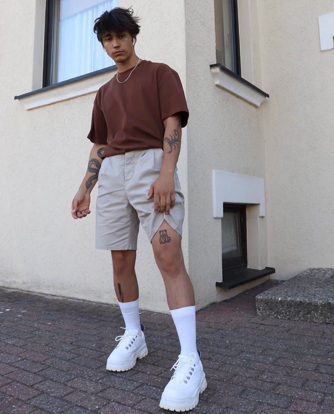 Oversized Top with Chinos Shorts