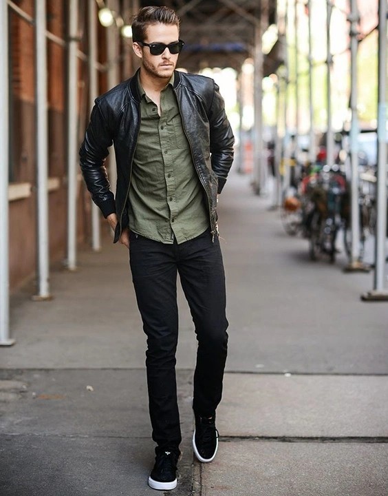 Innovative Men's Jacket Style for a Casual Outing
